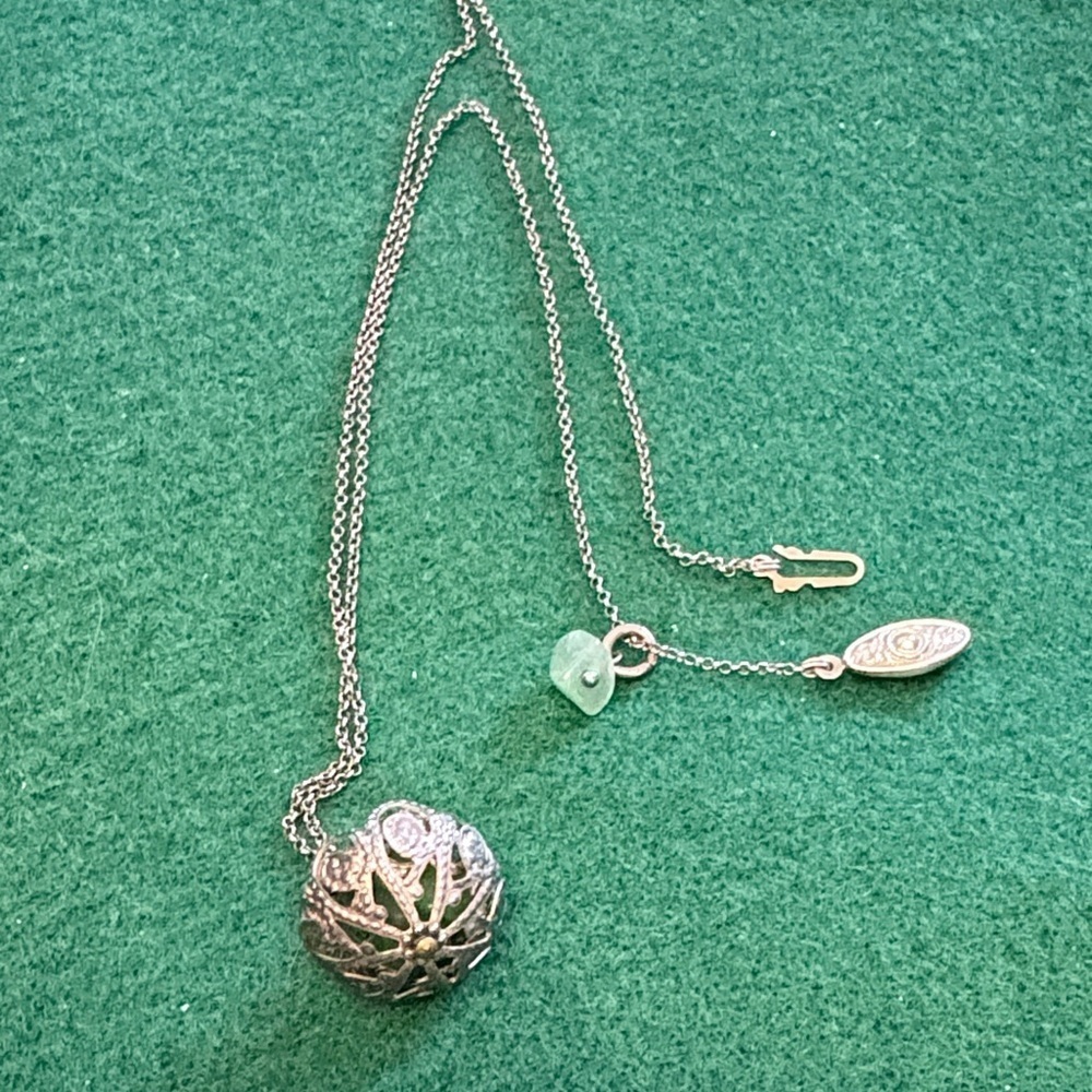 Vintage  Silver Colour Filigree Ball Pendant Necklace With Little Jade - Picture 5 of 5